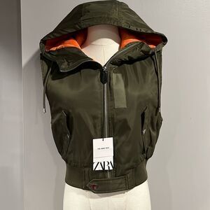 Zara NWT zippered Functional army green and orange hooded vest - medium